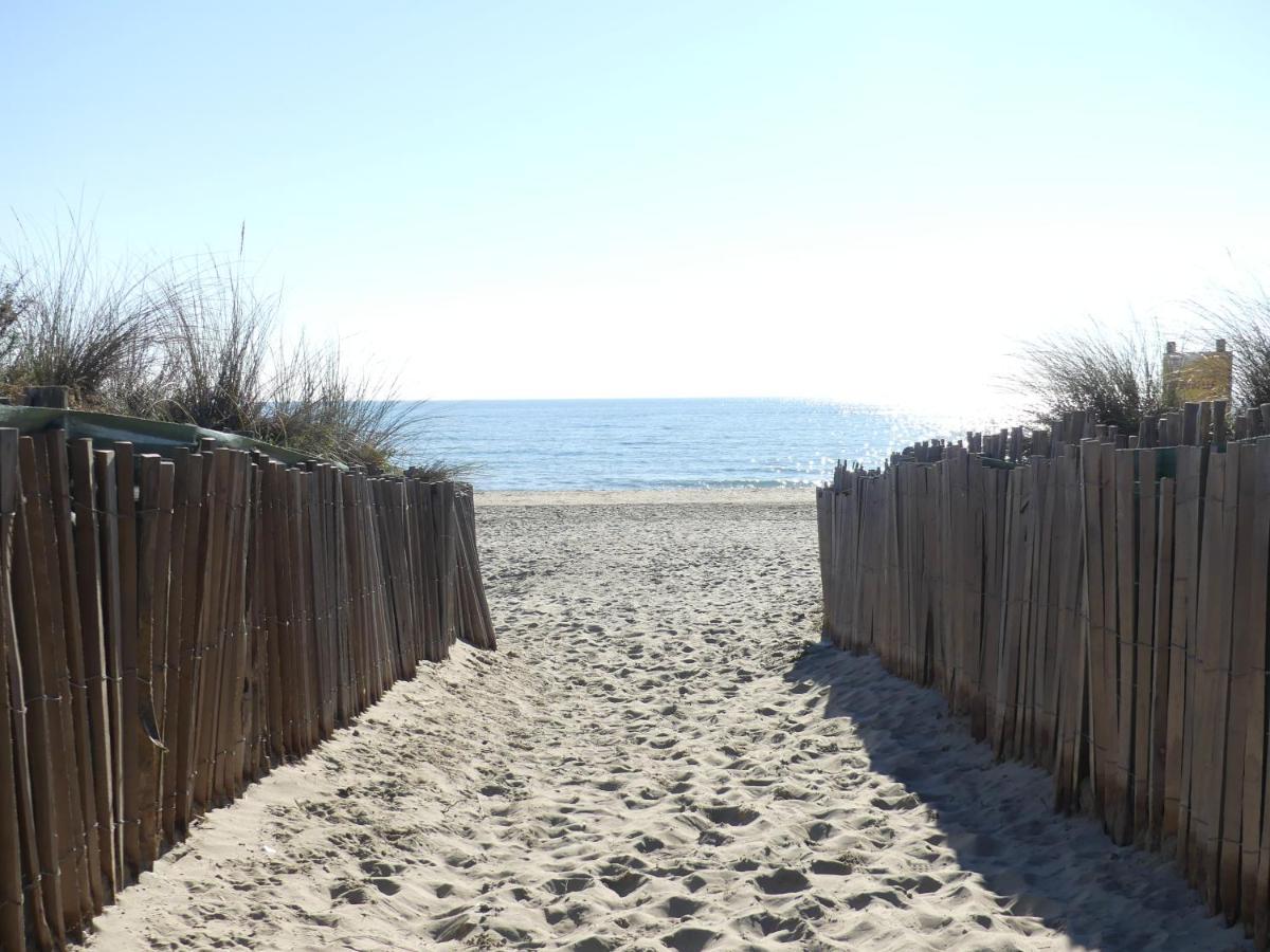 NEW - Studio cosy - Plages à 5min - Parking privé - WIFI - Commerces au pied du bâtiment La Grande-Motte Esterno foto