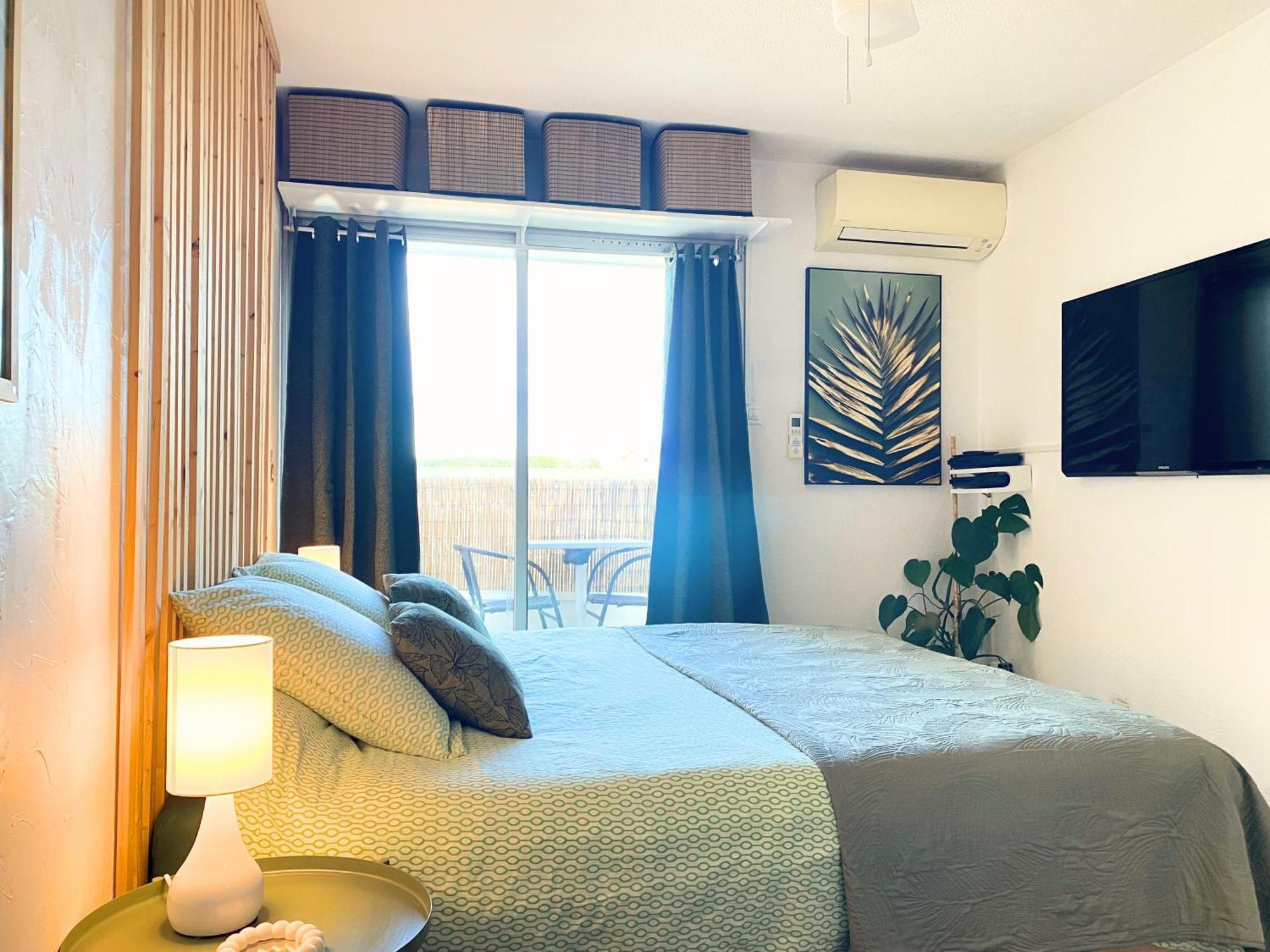 NEW - Studio cosy - Plages à 5min - Parking privé - WIFI - Commerces au pied du bâtiment La Grande-Motte Esterno foto